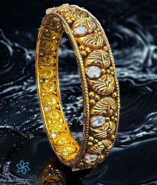 The Mayuri Silver Peacock Bangle (Size/2.4)