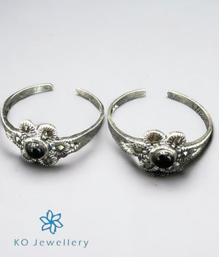 The Pushpam Silver Marcasite Toe-Rings (Black)