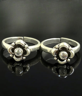 The Vismaya Silver Gemstone Toe-Rings