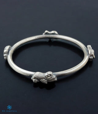 The Daman Silver Peacock Bangle (Size/ 2.6)