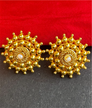The Chakratiya Silver Earstuds (Pearl)
