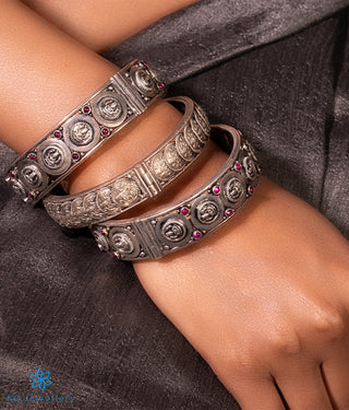 The Silver Lakshmi Coin Openable Kada Bracelet (Oxidised/Size 2.2/2.6/2.8)