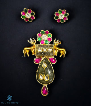 The Vagisha Silver Kundan Pendant Set