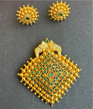 The Amitava Silver Square Pendant & Earrings - Green