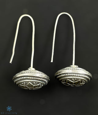 The Nilaka Silver Earrings