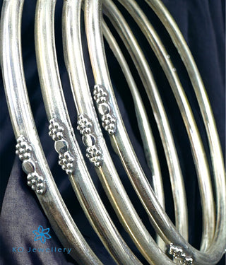 The Lavana Silver Bangle (Size 2.6)