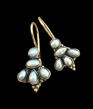 The Rida Silver Gemstone Earrings (Pearl)