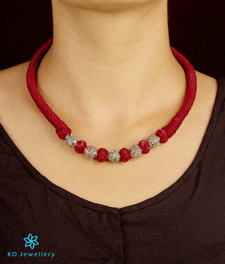 The Preshti Silver Thread Necklace (Maroon)