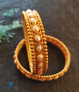 The Mukta Silver Pearl Bangle (Size 2.4)