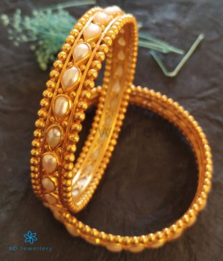 The Mukta Silver Pearl Bangle (Size/2.2/2.6/2.8)