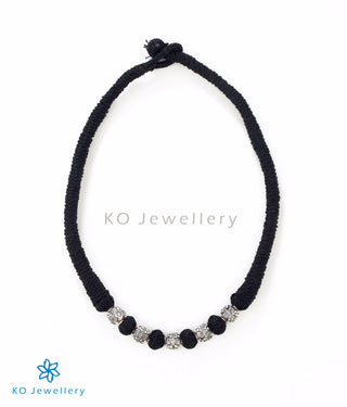 The Preshti Silver Thread Necklace (Black)