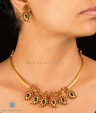 paisley motif gold plated Indian bridal jewelry set