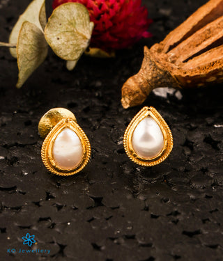 The Ekah Silver Teardrop Pearl Earstuds