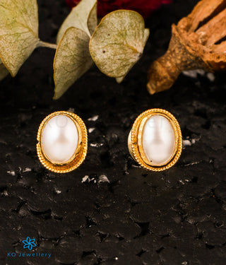 The Ekah Silver Oval Pearl Earstuds