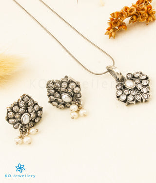 The Ekata Silver Pearl Pendant Set (Oxidised/Pearl)