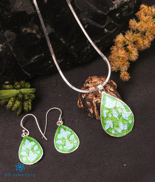 The Chittara Silver Meenakari Pendant Set (Green/Blue)