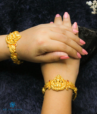 The Dhriti Silver Lakshmi Bangle (Size 2.4)