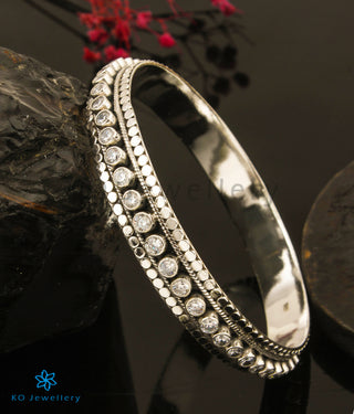 The Abha Silver Bangle (White/Size 2.6)